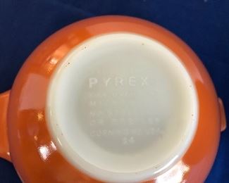 Pyrex set of bowls