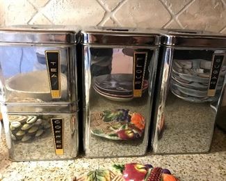 Mid Century Modern Cannisters.  We have all used and loved them These are in excellent condition.