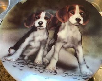 Look at these puppies on this lovely little plate