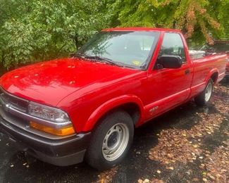 1999 garage kept original owner 73,000 miles can’t be seen in Crystal Lake