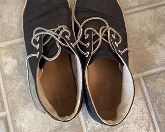 Men’s shoe size 12