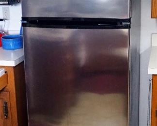 Whirlpool Two Door Refrigerator/Freezer, Model W8RXNGMWS02, 18cu ft, 68" x 28" x 31.5"