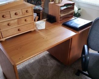 Simple Desk