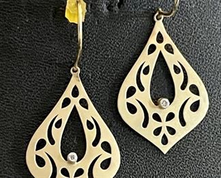 18K 750 Gold And Diamond Pierced Dangle Earrings  2.4 Grams 