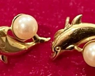 14K Gold Post Earrings Dolphin And Faux Pearl Weighs 1.2 Grams 