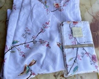 Lenox American By Design 70" Round Tablecloth With (4) Napkins 