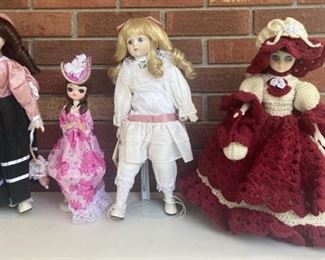 (4) Assorted Dolls Including (2) Heritage Mint - (3) Have Bases 