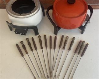 (2) Vintage West Bend Electric Fondue Pots With Power Cables & Assorted Wood Handle Fondue Forks 