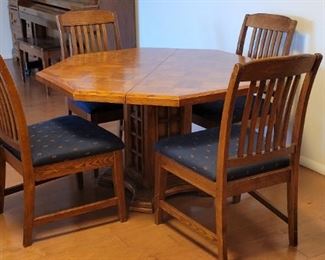 oak table & 4 chairs