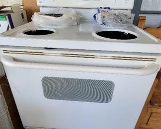 stove w/ burners & new pans - works