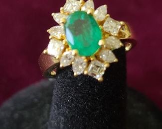 18k custom 2 carats super fine emerald ring. Total diamond weight 1,90 VS 2 quality, size 6.5.. $2500