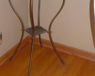 METAL PLANT STAND