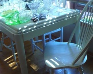 WHITE TABLE WITH 6 CHAIRS