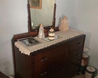 Dresser w/mirror
