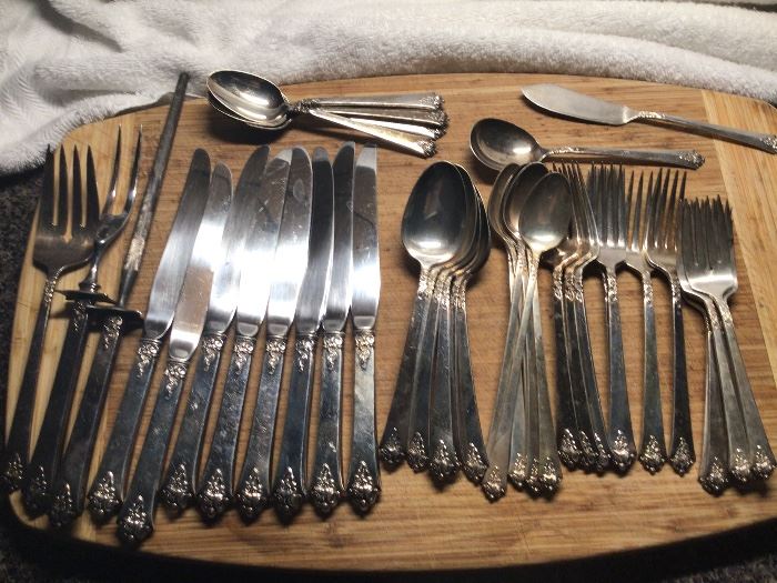 royal crest sterling castle rose 45pcs (approx 40 troy oz)