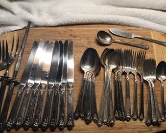 royal crest sterling castle rose 45pcs (approx 40 troy oz)