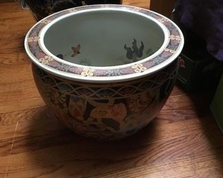 Large decorative pot/planter with stand 