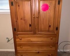 Men's Dresser.        A  Set 5 Maplewood  Bedroom Pieces