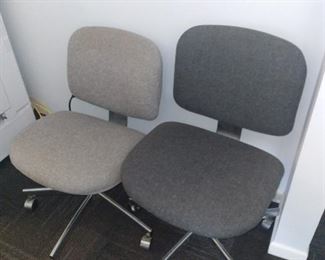 There are several office chairs to choose from. 