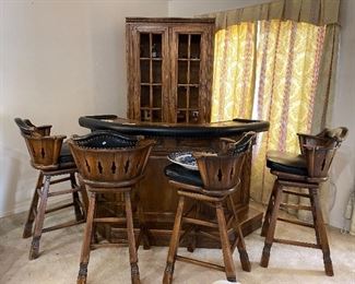 Oak bar with stools 