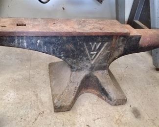 Huge vintage anvil W7 - can't tell you how much this thing weighs!!!!!