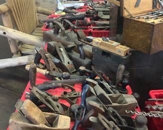 Wide assortment of metal and wood planes