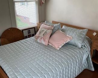 Full size bed 