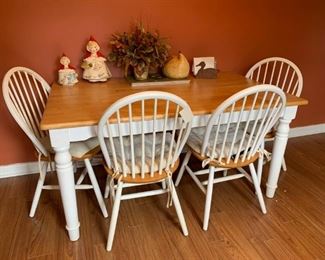 Kitchen table with 4 chairs 