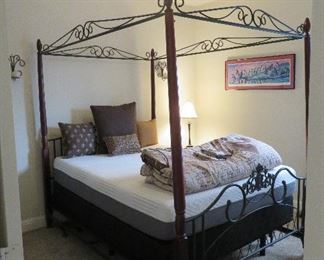 Queen canopy bed, Doze adjustable mattress set