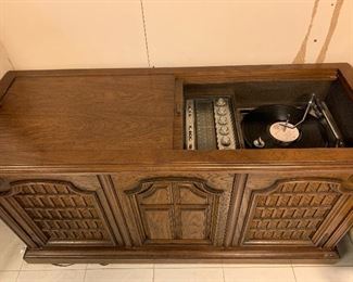 Vintage Magnavox Stereo and Radio