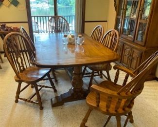 Wonderful table with Windsor chairs. American Drew, made to last.  Has two leaves.