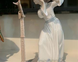 	#33	Lladro #6093 girl paying flute. As is- missing flute	SOLD			