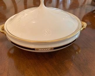 	#65	Lenox Presidential "Hancock" gold trim. Pedestal serving dish with lid	SOLD		