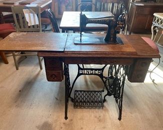 Singer Sewing table