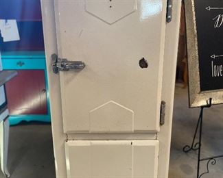 Frigidaire icebox