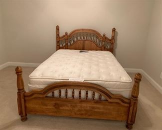 #39	Bed	Queen Beautyrest Pillow top Matt & Box w/Heavy Maple Wood Headboard/Footboard	 $ 275.00 																						