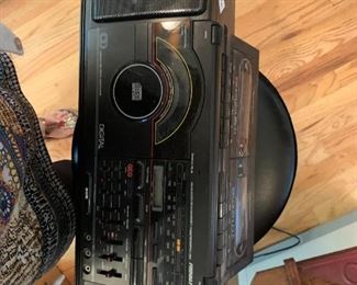 #173	electronic 	Sound design bum box with cd, 2 cassette 	 $ 25.00 																						