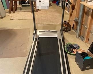 58 Horizon Treadmill
