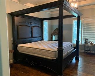 WOW! INCREDIBLE 4 POSTER BED - KING