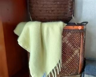 DESIGNER NY CASHMERE GREEN THROW BLANKET - THIS IS A FABULOUS PIECE