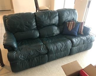 Pair of hunter green leather sofa set
The ends recline ( I believe these are wall huggers) means you can put right against walls for reclining $450 for the set