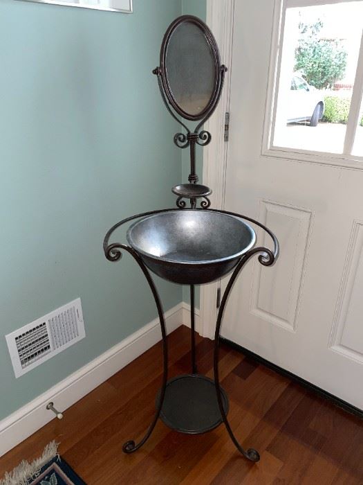 Vintage Wash Basin w/Mirror!