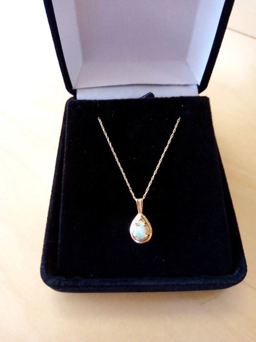 Opal with 18" chain 10k