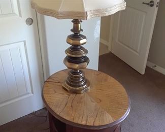 estate sale end table and lamp