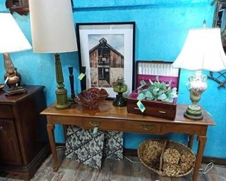 Sofa table/ lamps / decor / art