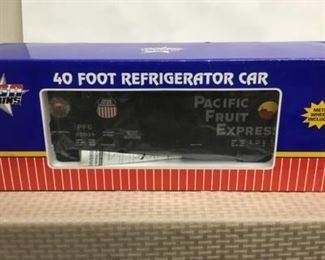 Union Pacific Fruit Express G scale 40 foot Refer Refrigerator Train car USA Trains