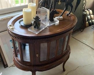 Corner table with glass display 