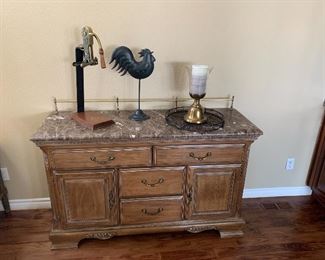 Side board with stone top
Decor 