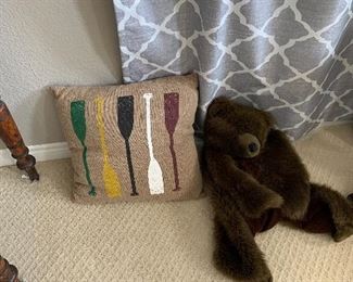 Burlap pillow, there are 2 of these.