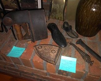 ANTIQUE CHARCOAL CHINESE SAD IRON